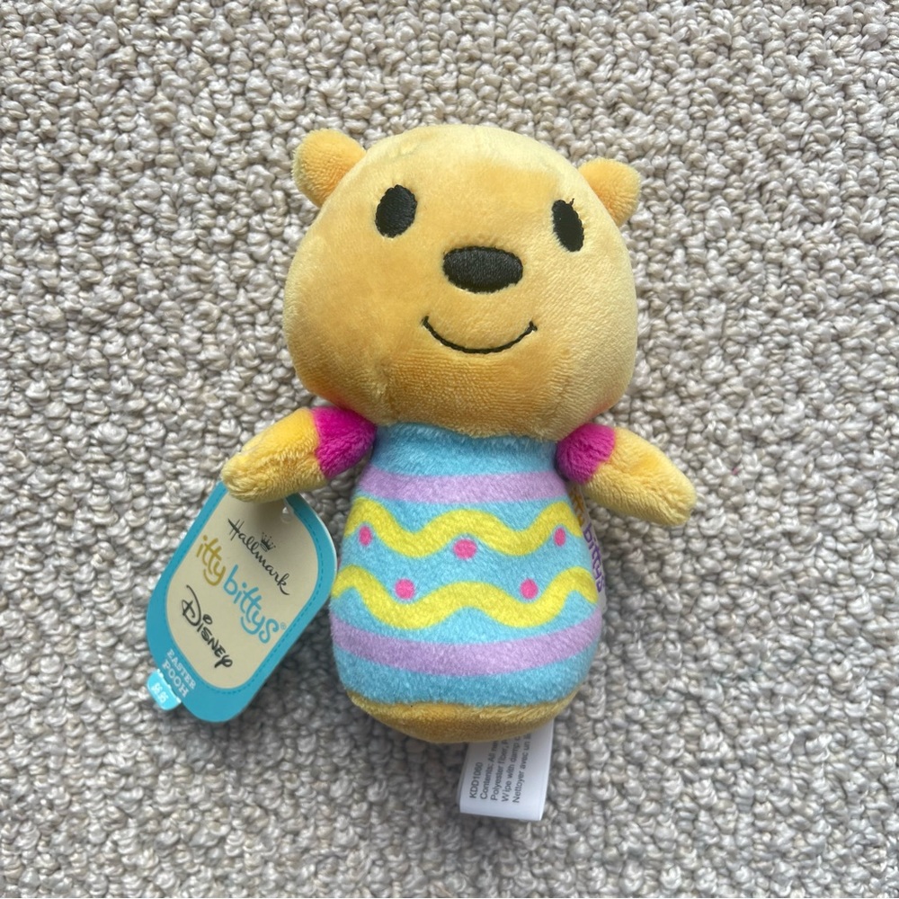 NWT Hallmark Itty Bitty Bittys Easter Winnie the Pooh Bear in Egg 4.5”